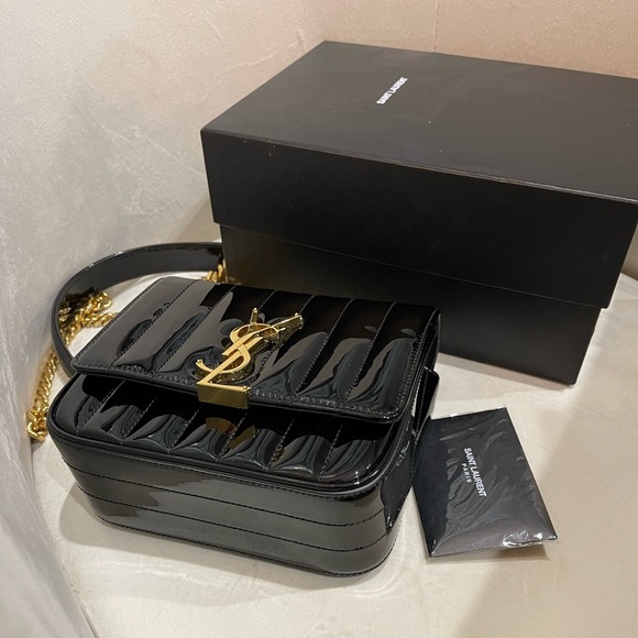 Saint Laurent Vicky in Patent Leather - Picture 3 of 12